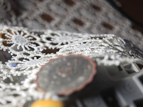 Frame 20: the lace at the back is sharp, the coin is blurred